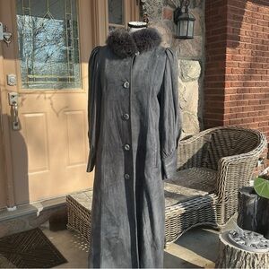 Beautiful Lony G Montreal Size Large Suede Trench Coat from 1970s Fur Collar
